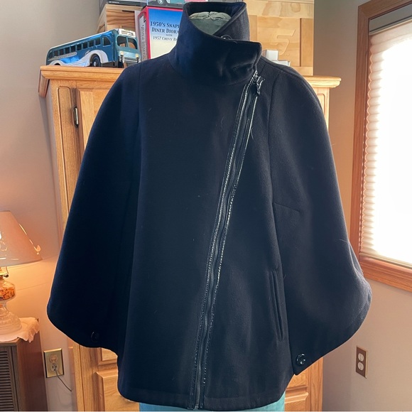Via Spiga Black Poncho Cape Asymmetrical Zipper Faux Patent Leather Trim. L/XL - Picture 1 of 6